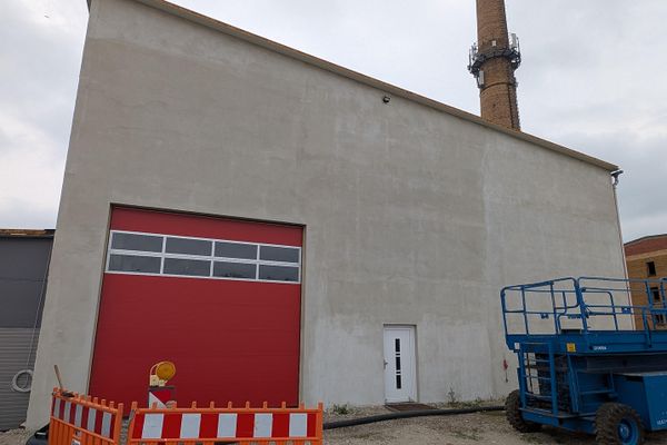 Capannone di stoccaggio di 654 m² + locale ufficio e magazzino di 97 m² + area esterna fino a 15.000 m²