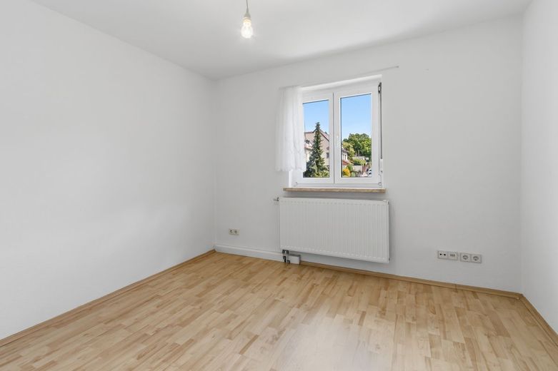 "Schollehaus" gesucht?
Reihenendhaus mit kleinem Garten und Garage – Kinderzimmer 2