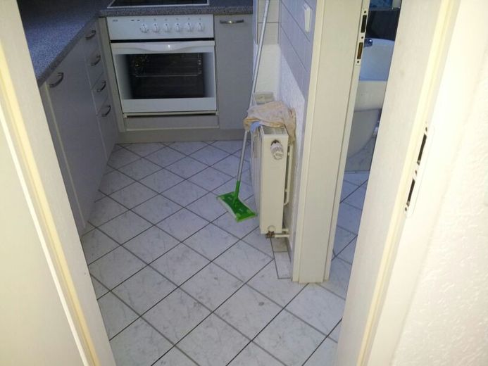 1 ZKB + Balkon in Zwickau-Auerbach, Dachgeschoss-Wohnung mit EBK – Küche Bild 2