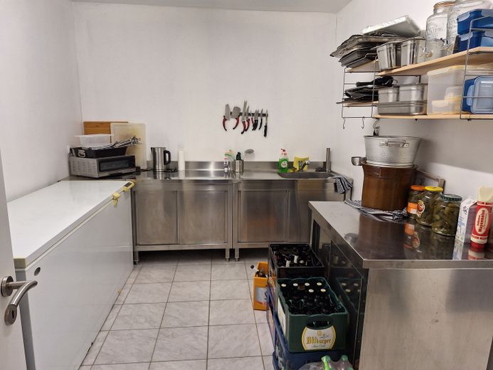 Mehrgenerationenhaus plus Gewerbe – Partyküche