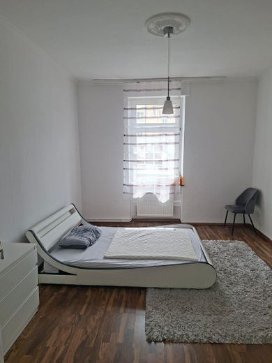 Smaakvolle woning in een oud gebouw, 2 kamers + keuken + badkamer + zolderwoning – Schlafzimmer