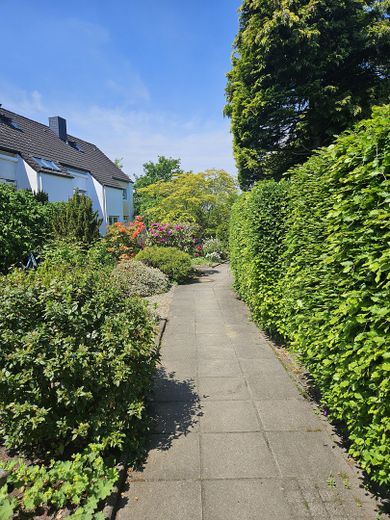 Ein Standort für die Zukunft - Wohnen in guter u. zentraler Lage in Glinde - – Weg zum Haus