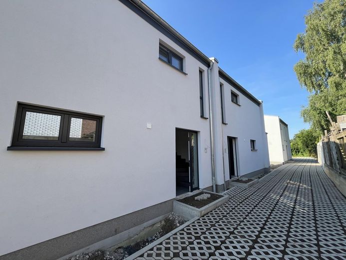 Neubau 3 Zimmerwohnung mit Terasse und Garten – Eingänge