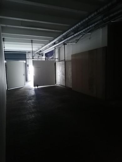 Lager- oder Werkstattfläche mit Rolltor – Foto 9