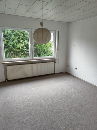 Reihenendhaus mit großem Garten, Voll-Keller, Isolierter,großer Dachboden und zwei Garagen – OG Schlafzimmer-Eltern