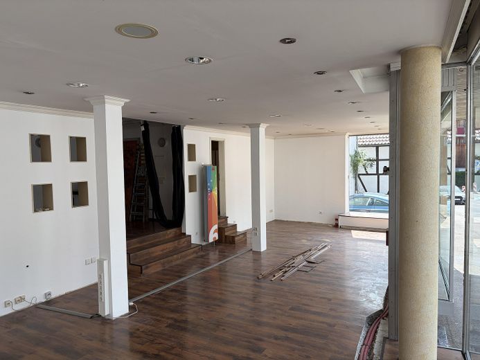 Bright commercial space with shop windows, 83 sq m, in Sachsenheim – Photo 6