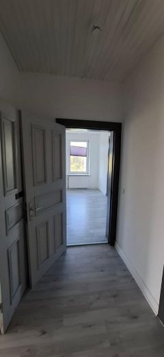 Großzügige 3-Zimmer-Wohnung mit Sommergarten & Balkon in Westerrade – Flur Richtung Zimmer 1