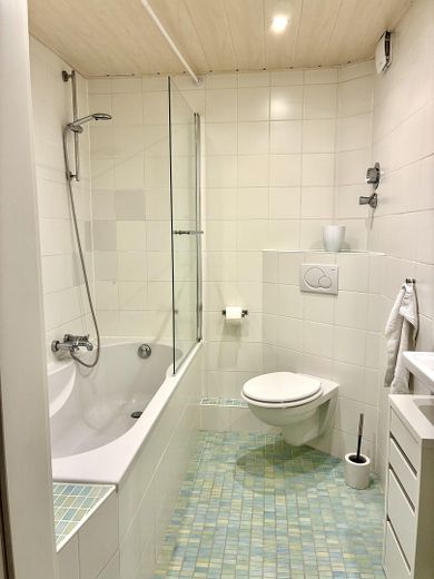 Provisionsfrei - wunderschöne, vermietete Altbauwohnung m. 3 Zimmern, heller Wohnküche, Balkon – Bad