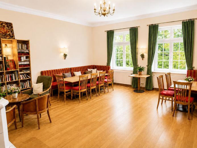 Seegut Blaue Blume – Herrenhaus, Wohnhaus & See in der Uckermark – Bibliothek - Seminarraum