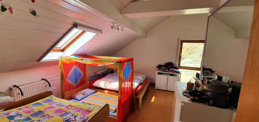 Viel Platz für die Familie am Marienbergpark – 160 m², 6 Zimmer, 2 Bäder, Südbalkon & Garage – Schlaf- oder Kinderzimmer 1