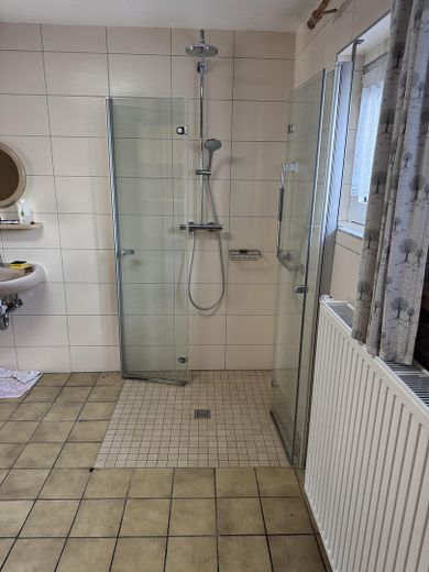 begehbare Duche im EG