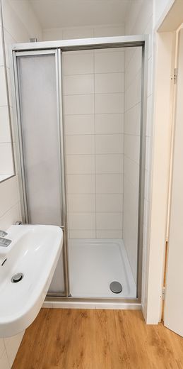 Modernisierte 1-Zimmer-Wohnung in St. Jürgen | Nähe UKSH & Sana Kliniken – Badezimmer 