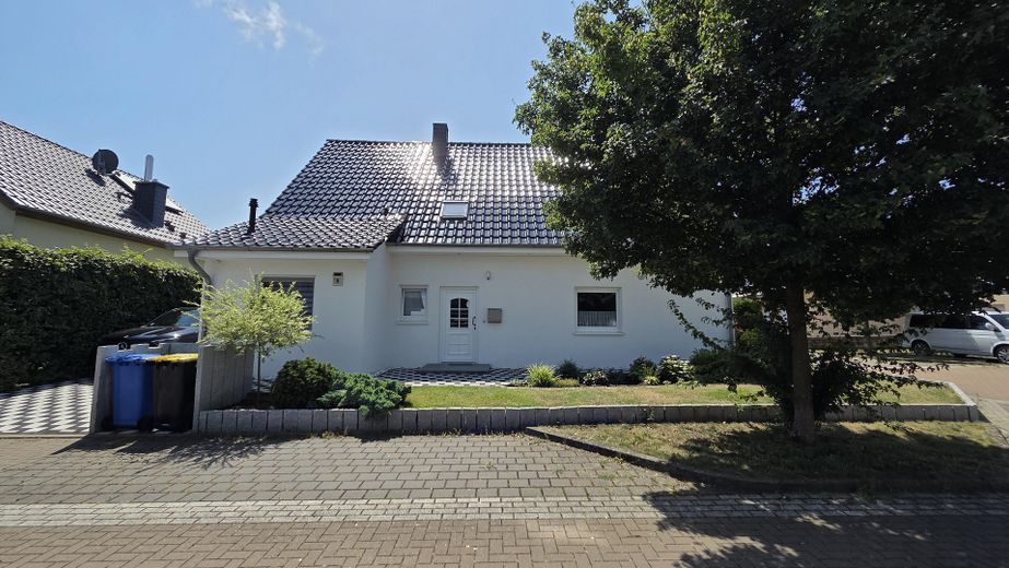 Élégante maison individuelle avec logement indépendant – Eingang Haupthaus