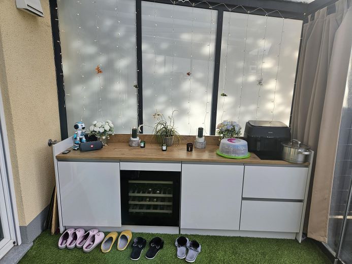 Hausgefühl statt Wohnung: Moderne 3-Zi.-Maisonette mit Garten, Terrasse & Balkon (BJ 2013) – Terrasse
