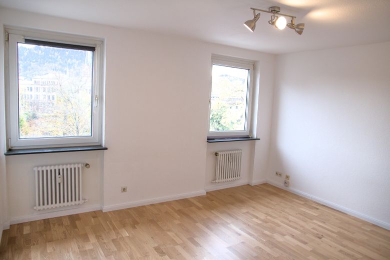Prov.frei! 1-Zi Altstadt-Wohnung mit Dreisamblick an der Uni! – Zimmer