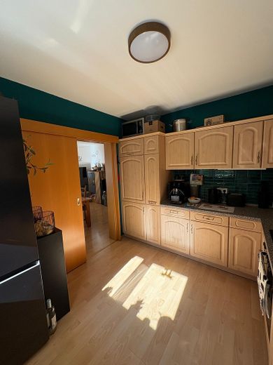 Appartamento di 90 m² con 3 locali, terrazza, cucina componibile e posto auto – Foto 3