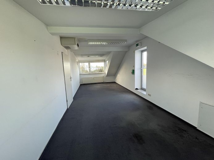 Grosses Büro 