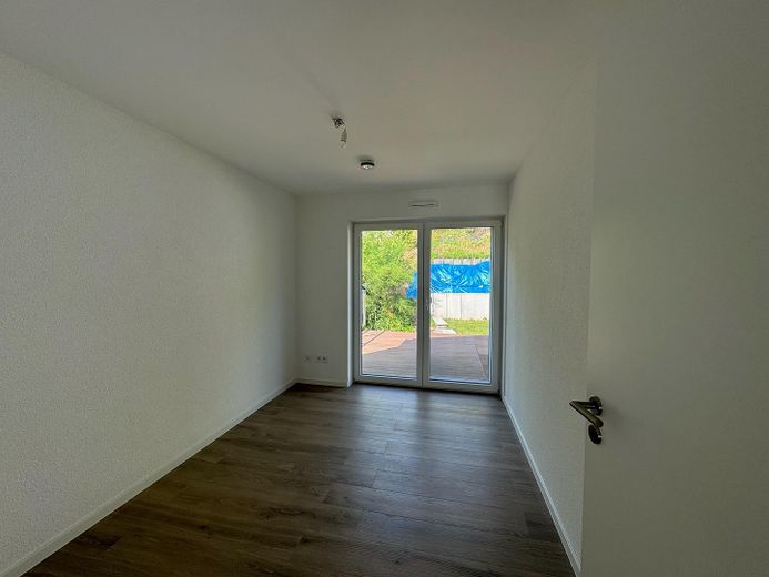 Hochparterre 3 Zimmer Wohnung, mit Garten, Terrasse, Balkon, Smarthome, Glasfaser – ZimmerNr2