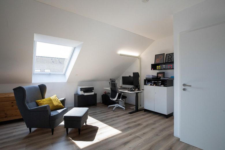 Reihenendhaus KfW 55 mit Wintergarten in Langenfeld – Studio / Büro / Kinderzimmer