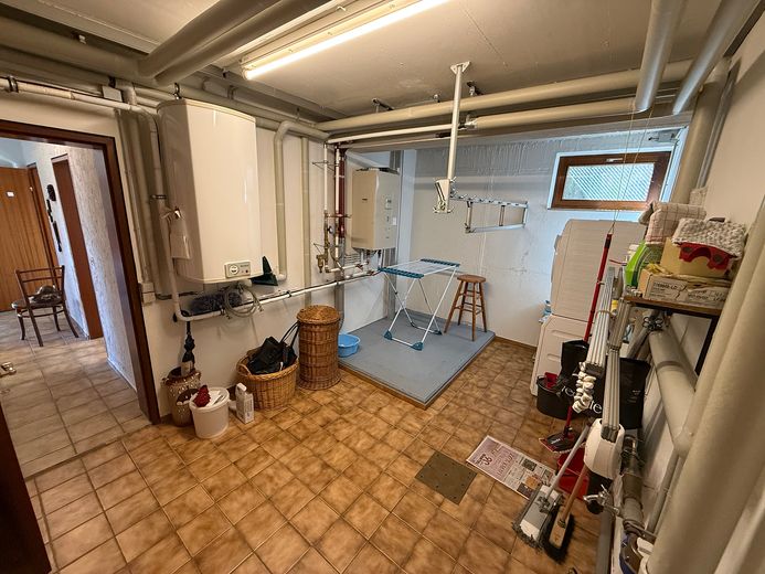 4 Zimmer mit Aussicht – Terrasse, Wärmepumpe, Garage und Stellplatz inklusive – Heiz-/Waschraum