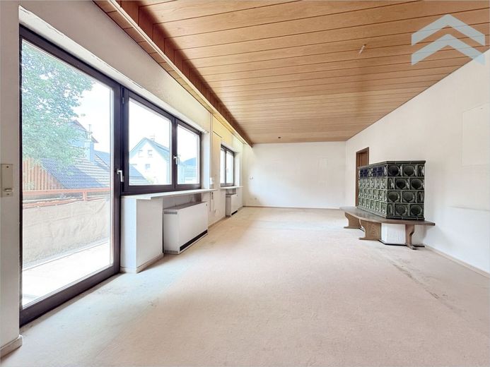 Ausbaufähiges Eigenheim mit großem Gartengrundstück &amp; Garage – Wohnen