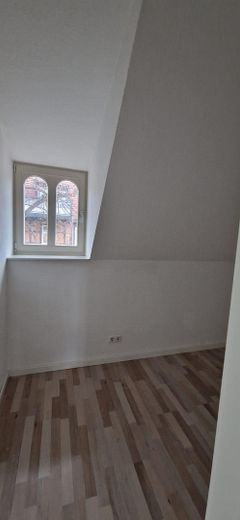 KFW Effizienz Haus Denkmal 3 Zimmer DG Wohnung gute Lage zum Zentrum – Zimmer bsp.