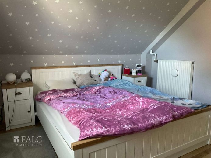 Einfamilienhaus sucht Handwerkerleistung – Schlafzimmer