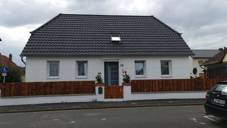 BIETERVERFAHREN - Saniertes &amp; möbliertes Einfamilienhaus in Michelau/Ofr. – Außenansicht3