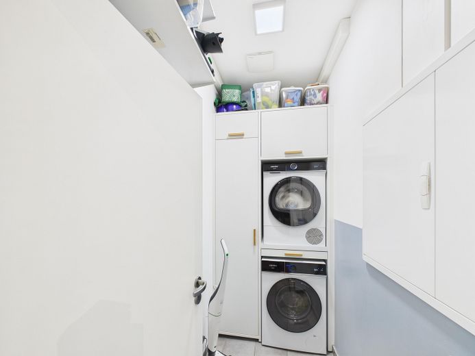 HWR mit Einbauschrank (1.OG)