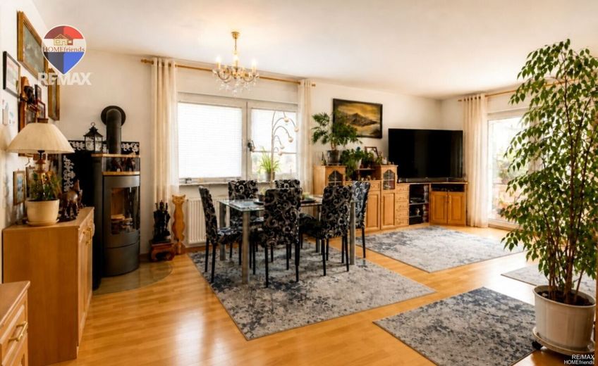 Doppelhaushälfte nahe Müggelsee | Niedrigenergiehaus mit Wintergarten &amp; Kamin in ruhiger Lage von Berlin-Köpenick – Essbereich mit Kamin