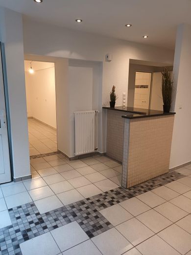 Büro- / Praxisräume in Top-Lage nahe am Wiener Platz – ideal für viele Branchen! – Praxis Empfangsraum