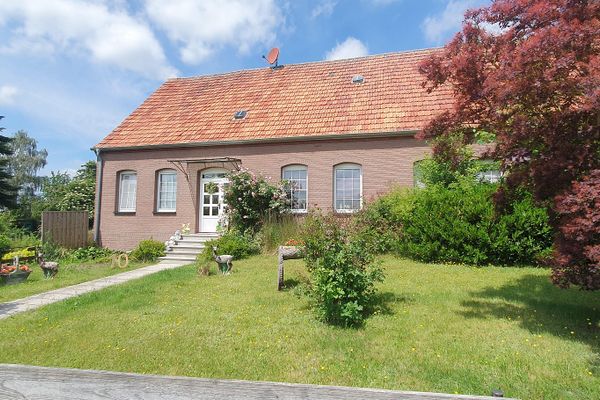 Großzügiges Bauernhaus-Idyll mit Scheune, Ausbaureserve und Weideland