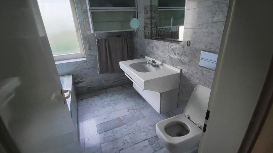 3-Zimmer Maisonette Wohnung in Stuttgart Süd mit grosser Terrasse, Aussicht und Garage – Bad
