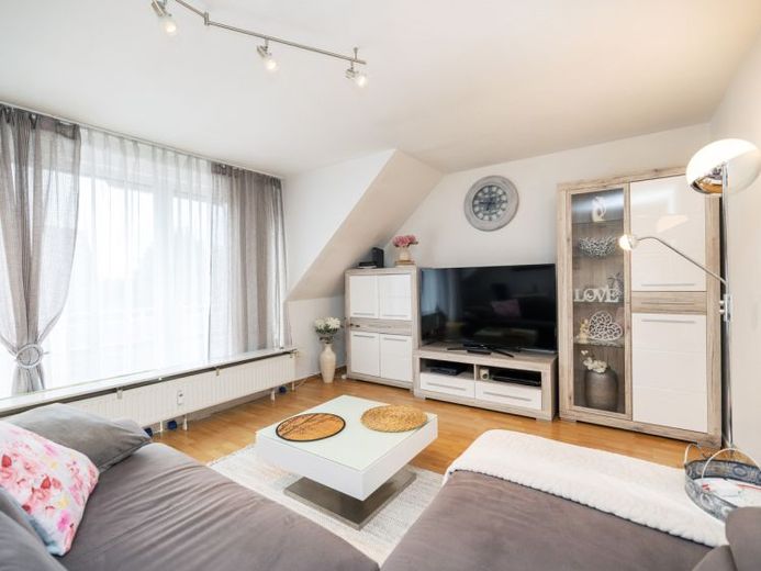 RÉSERVÉ Appartement mansardé lumineux et bien entretenu de 2 pièces avec grand balcon à Bad Oeynhausen – Photo 1