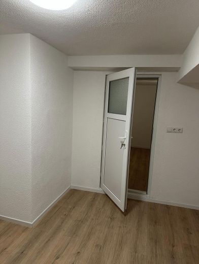 Відремонтована 4-кімнатна квартира з балконом у Willroth – Foto 12