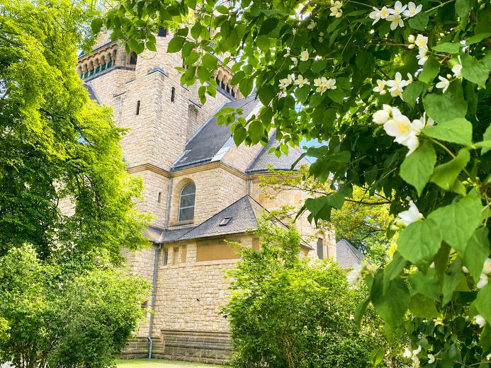 Clevere Kapitalanlage: Charmante 1-Zimmer-Wohnung in der Nähe historischer Kirche – Umgebung
