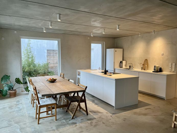 4-Zimmer-Wohnung mit großem Garten, Terrasse & Garage – Küche/Esszimmer