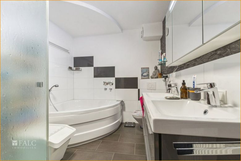 Neuwertiges Badezimmer