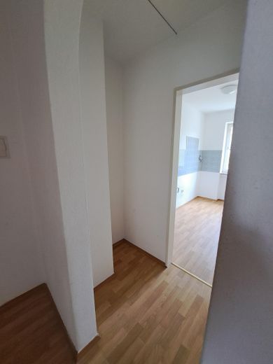 Sehr gut geschnittene, helle 2-Zimmer-Wohnung mit Balkon und Tiefgaragenstellplatz zu verkaufen – Blick in Nische