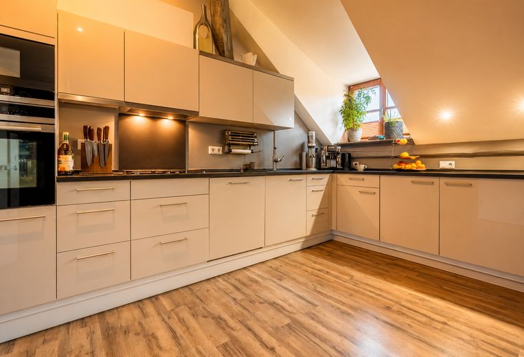 RENDITEOBJEKT* PERFEKT SANIERT* 6 EINHEITEN* nur 1.950.000€* – Einbauküchen