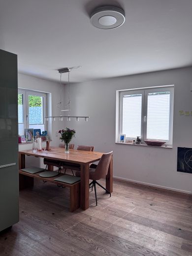 Einzigartige Gartenwohnung in München – Küche - Essbereich 1