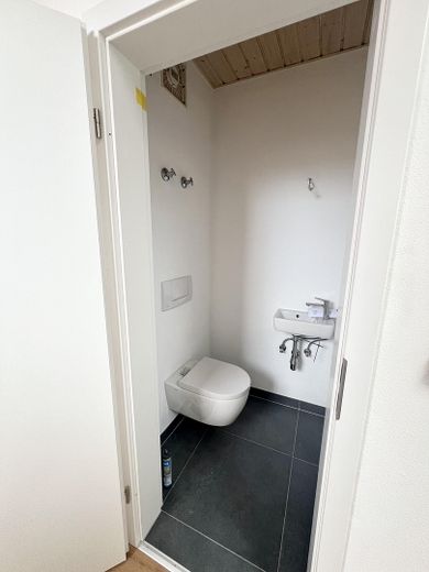 4ZKB mieszkanie dwupoziomowe - komfort na dwóch poziomach z przestronnym tarasem dachowym – WC