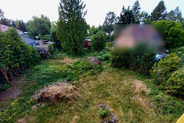 Невелика будівельна ділянка в другому ряду