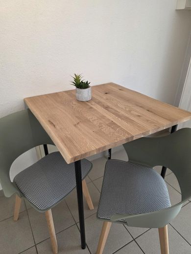 Gemütliche Pendlerwohnung voll möbliert / löffelfertig + Fußbodenheizung (TG-Wohnung) – Esstisch