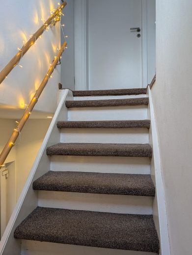 Gemütliches Haus fußläufig zum Tierpark - provisionfrei – Treppe