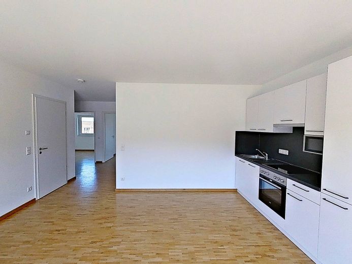 **PRIMERA OCUPACIÓN** Vivienda de 3 habitaciones adaptada para silla de ruedas con COCINA INTEGRADA y LOGGIA – Ansicht III: Wohn- und Esszim…