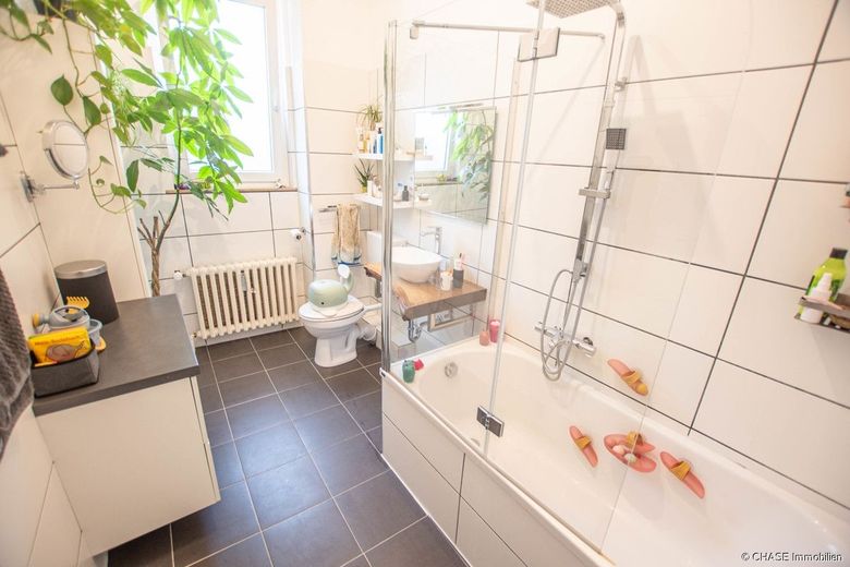 Großflächiges 5-Parteien Mehrfamilienhaus in Bad Pyrmont - Top SOLL-Faktor von 9,7 in Löwensen! – OG - Badezimmer