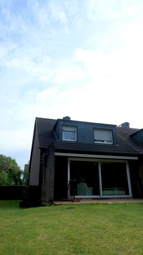Platz für neue Geschichten - Charmantes Reiheneckhaus mit sonnigem Garten – Hausansicht