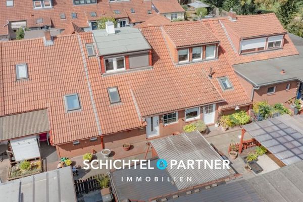 Oslebshausen | Renovation-needed terraced house with garden and courtyard area