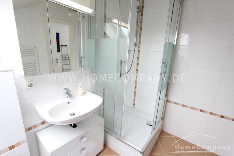 Meblowane 2,5-pokojowe mieszkanie na poddaszu w Bonn Südstadt! – 9ffc76faa872d075df7917288859cc58c06b4931.jpg